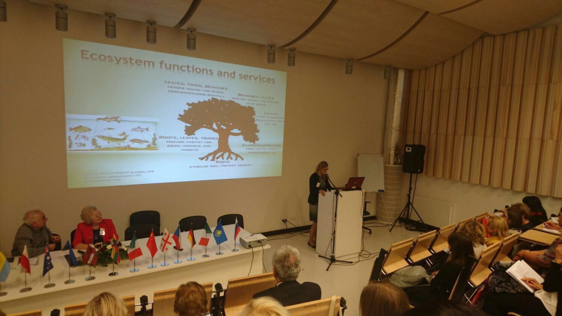 Projekta LIFE Ekosistēmu pakalpojumi pārstāves E.Konstantinovas prezentācija konferences ietvaros
